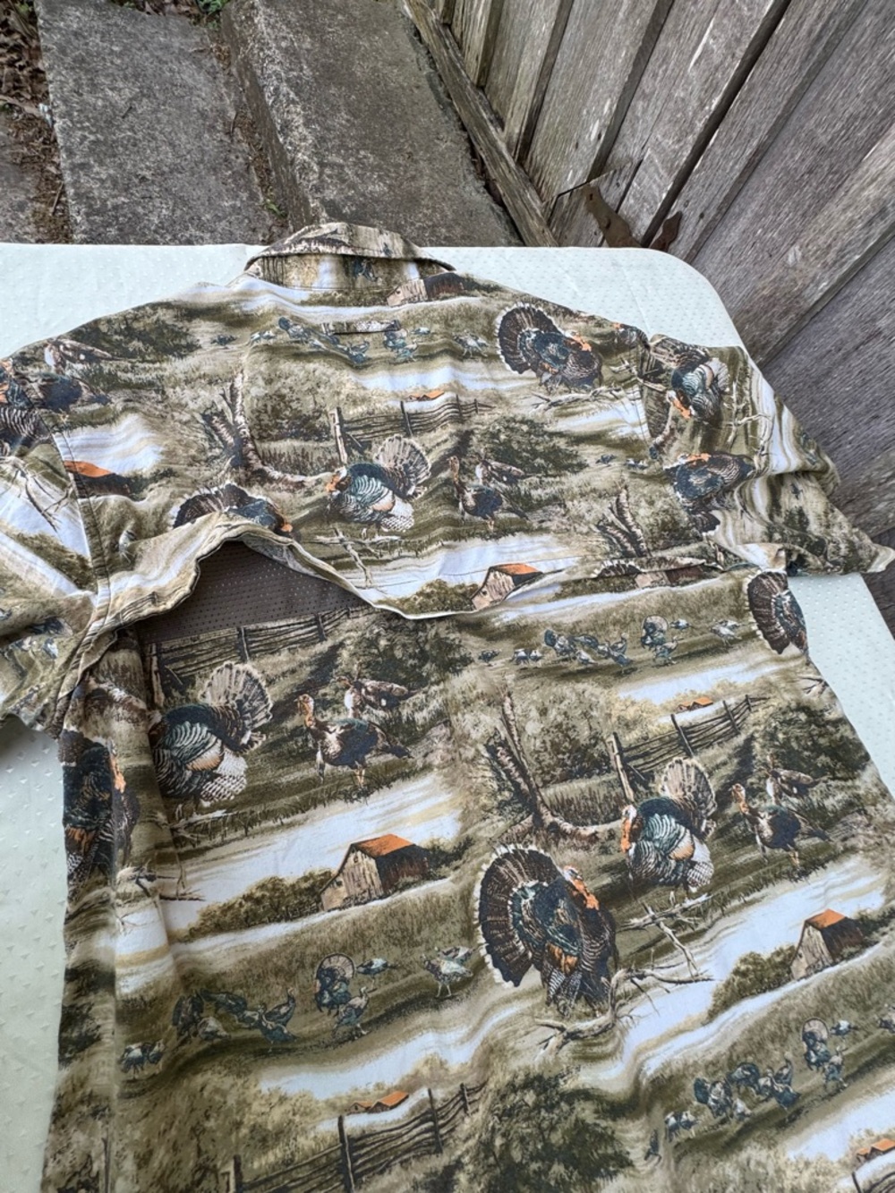 Legendary Whitetail men’s short sleeve button down shirt size L. Turkeys - Picture 8 of 9